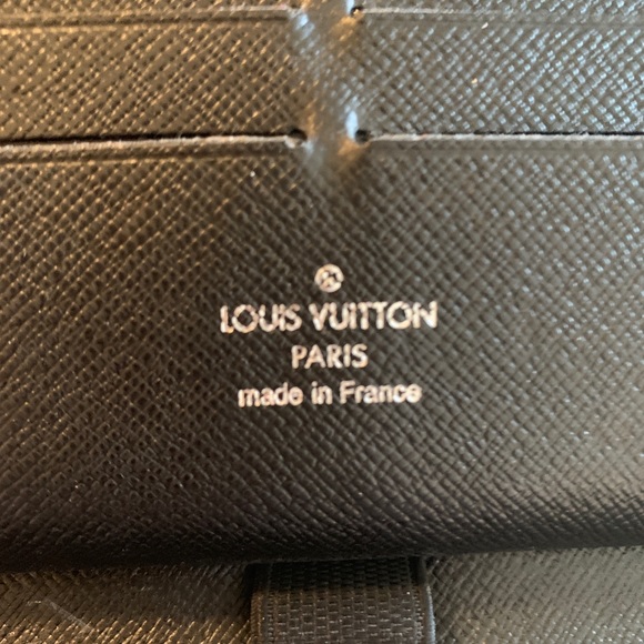 SOLD Authentic Louis Vuitton Zippy Organizer - Picture 3 of 8